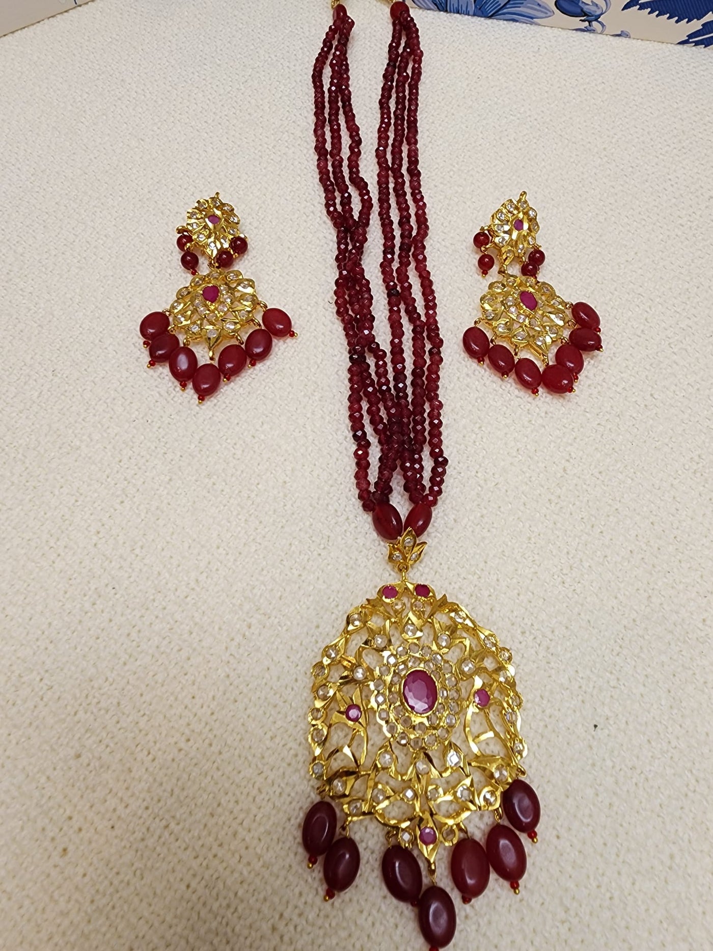 Semi Real Pendant Haar - Onxy Ruby Beads with Semi Real Ruby and Polki Stones S-95