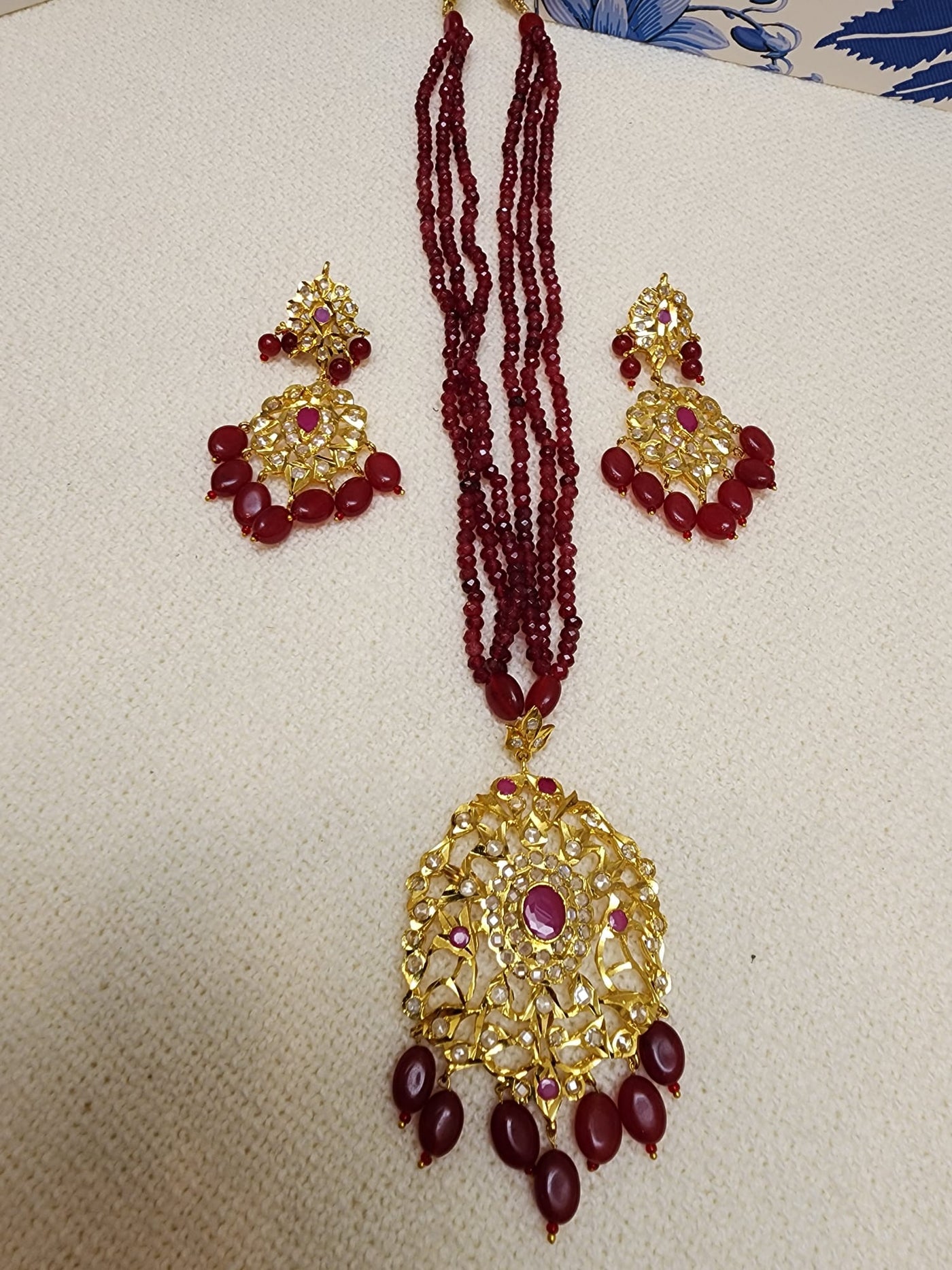 Semi Real Pendant Haar - Onxy Ruby Beads with Semi Real Ruby and Polki Stones S-95